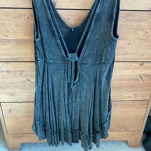 Boutique flowy charcoal tank